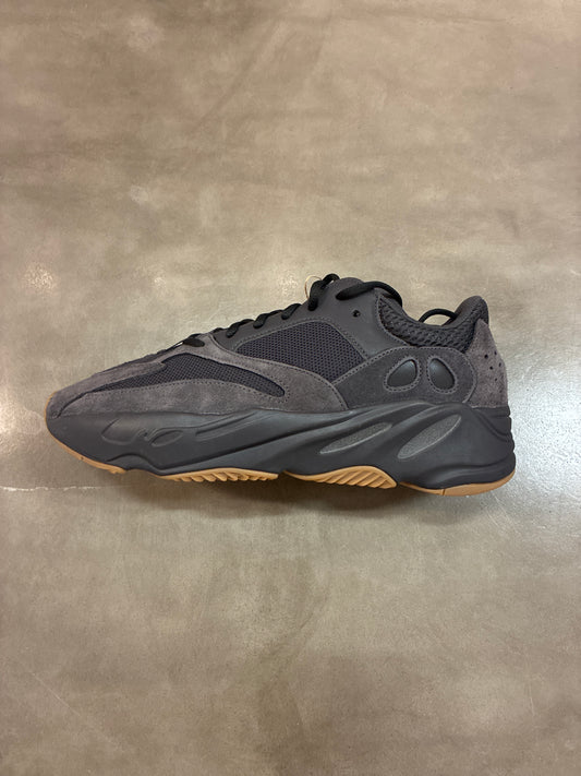 Yeezy 700 Utility Black